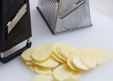 Запеченный окунь под картофельной корочкой