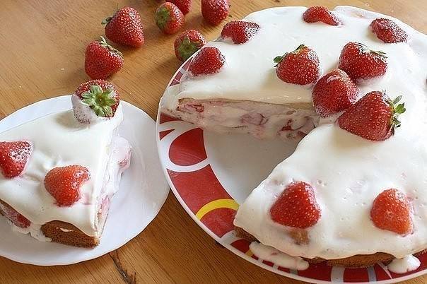 10 рецептов КЛУБНИЧНЫХ тортиков и пирогов