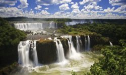 Игуасу - потрясающее природное чудо на границе Бразилии и Аргентины: мощь и красота водопадов